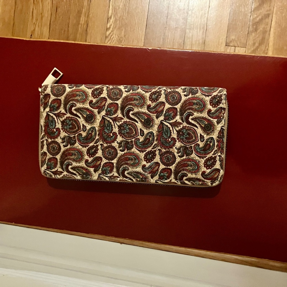 Paisley Wallet/Phone case NWOT